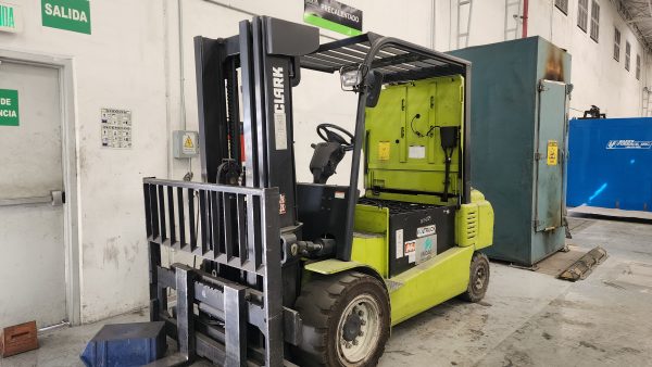 Montacargas eléctrico Clark GEX50